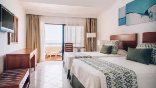 hotel bella costa, habitación standard con balcón
