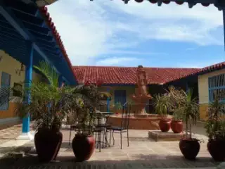 hotel plaza colón, patio interior