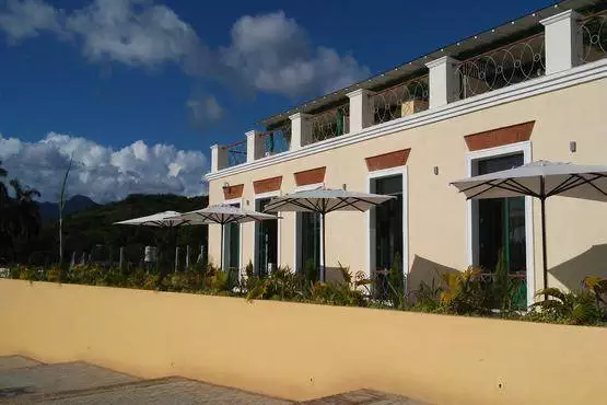 fachada del hotel central viñales